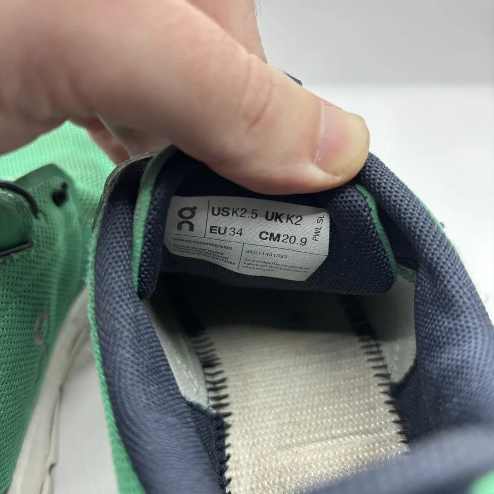 On Kids Cloud Play Mint Green Running Shoes 3KD11431337 Size US K2.5 EU 34